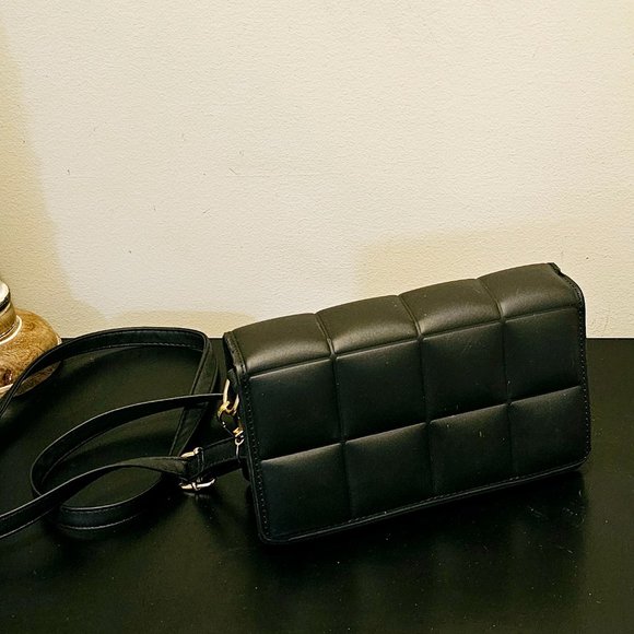 Black Crossbody Purse - Picture 5 of 5